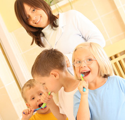 Professionell gereinige Zähne für Ihr Kind.